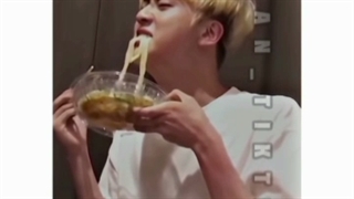 هرگز فاز جین‌رو درک نکردم فقط قیافه جونگ کوک ....