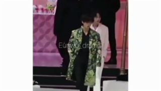 یک ورود با ابهت که دهن هر هیتری رو گِل میگیره هع...چطور بنگتن انقدر جاذابه؟