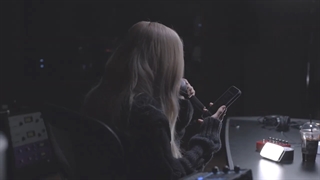 آپدیت چنل یوتیوب رزی با کاورش از آهنگ Don't Look Back In Anger