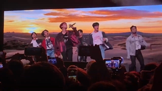 فن کم اجرای A Song Written Easily از ONEUS در تور BLOOD MOON آمریکا