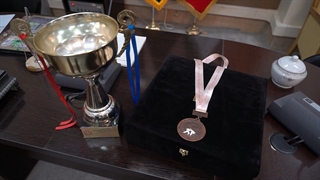 اهدای مدال های جهانی و آسیایی کاراته کار کرمانشاهی به موزه آستان قدس رضوی