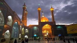 شگفتزدگی گردشگر انگلیسی از شکوه مهرازی (معماری) شهر قم و زیبایی فرهنگ شیعه