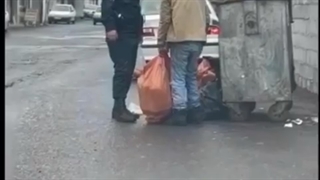 کمک مامور پلیس رشت به یک شهروند نیازمند