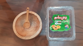 برگه زردآلو ظرفی ترش طعم
