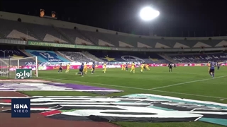 گوشه‌هایی از دیدار فوتبال استقلال و فجر سپاسی