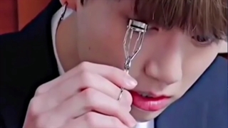 وقتی کوکی داره خودشو میکاپ میکنه 