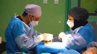 فیلم عمل بازسازى لاله گوش با غضروف دنده | دکتر غلامرضا بیاضان