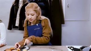 ولاگ جدید شیرینی پزی رزی بلک پینک (اولین ولاگ رزان) ROSE of BLACKPINK Baking vlog