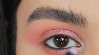 زدن سایه چشم همینقد ملیح