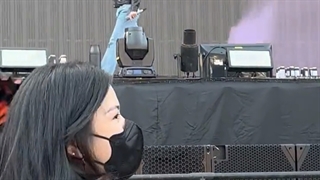 تهیونگ تیپشششش داداش هنوز کنسرت اصلی شروع نشدهههه