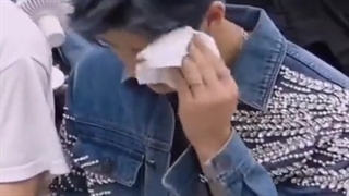 عه میبینی لامصب دستمال کاغذی ام نشدیم:)حیح('_')جین جین آسترو♡