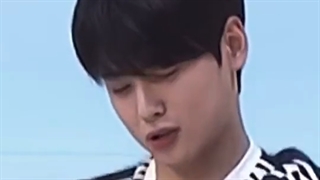 بهتون اجازه میدم براش غش کنید اونوو آسترو♡