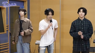 اجرای آهنگ MANIAC استری کیدز در BTOB Kiss The Radio