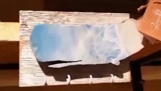 اقلام  دکوراتیو و اکسسوری منزل هست که همه دستساز هست و‌یونیک یعنی مشابه نداره