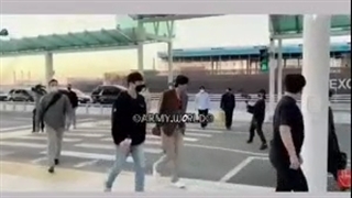 بی تی اس در فرودگاه+زمان برنامه گرمی