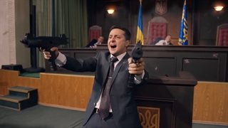 رییس جمهور اوکراین دست به اسلحه شد