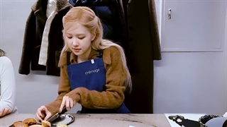 دانلود ولاگ رزی با عنوان "Baking vlog" بازیرنویس فارسی چسبیده