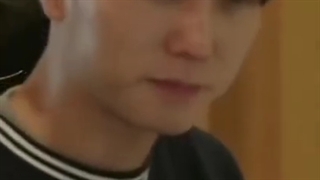 صبحتون به کیوت ترین حالت لالیسا:)     (کپشن)