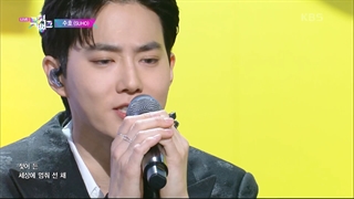 اجرای جدید آهنگ Grey Suit از سوهو در موزیک شو Music Bank 220408