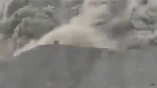 ریزش سنگین کوه در جاده هراز