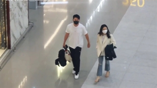 با هم قدم برداشتن هیون بین و سون یه جین در فرودگاه برای رفتن به ماه عسلشون