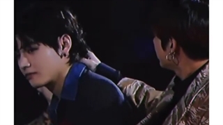 چرا از نگاه کردنش سیر نمیشم؟