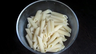 طرز تهیه پاستا سفید با سس مخصوص