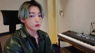 کاور اهنگ At My Worst از جونگکوک در لایو