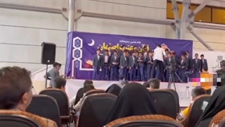 سقوط گروه تواشیح از روی استیج