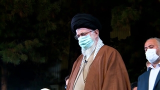 اقامه نماز میت بر پیکر آیت الله فاطمی نیا توسط مقام معظم رهبری
