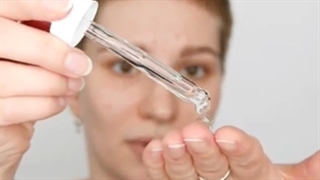 روش استفاده از سرم ضد لک آلفا آربوتین و هیالورونیک اسید اوردینری