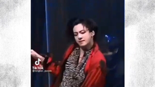 خداییش رنگ قرمز یه جور دیگه به بی تی اس میاد