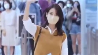 آیو در فرودگاه اینچون برای شرکت در هفتاد و پنجمین فیستیوال فیلم کن فرانسه