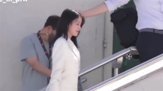 آیو در محوطه سالن کنفرانس فستیوال کن فرانسه