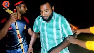 روحی بر روح دیگر درون دایره شمع ها دعا می کرد