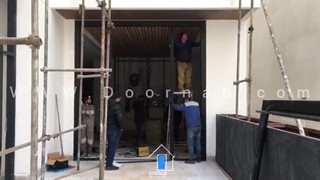 درب لابی تمام شیشه با لولای محوری با مساحت 12 متر مربع!