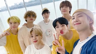 سومین هدیه فستا 2022  "BTS SELFIE COLLECTION 21/22