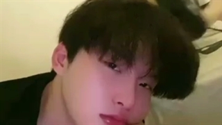 با موهاش چیکار داری تو  ㅇ ㅗㅇ بِیبی=دَدی