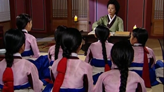 سکانس از قسمت 5 سریال جواهری در قصر- کودکی یانگوم