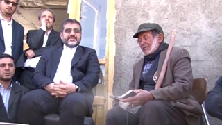 دیدار وزیر فرهنگ با پیرمرد خود آموخته آواز ایرانی و پدر شهید