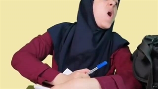 امتانات حضوری و انلاین /خنده دار/ کسی اسم این خانم رو میدونه؟ تو کامنتا بگه