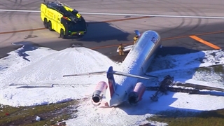 شکستن ارابه فرود هواپیمای Red Air در فرودگاه میامی