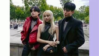 #بلک پینک نیوز .... تصاویر با کیفیت منتشر شده از فشن شو پاریس .. لیسا و تهیونگ از بی تی اس و پارک بوگوم .... کپشن