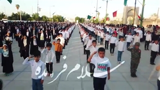 اجرای سلام فرمانده توسط دانش آموزان امام علی(ع) جهرم در امام زاده حسین(ع)