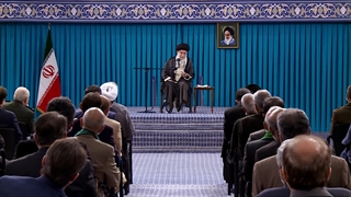 شهید سلیمانی | رهبرانقلاب: شهید سلیمانی می‌گفت من دارم در بیابان‌ها دنبال شهادت می‌دوم، دنبالش می‌گردم.