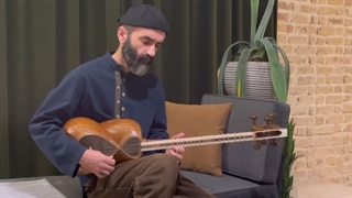 عیسی غفاری مدرس و نوازنده تار و سه تار در آموزشگاه باغ هزارآوا