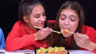 چالش غذاخوری سه نفره جالب و طنز