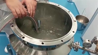 مخلوط کردن اجزای دارویی با هموژنایزر