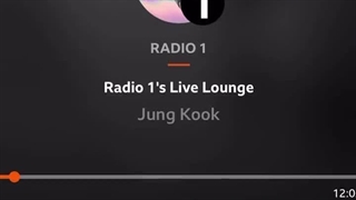 جونگکوک در برنامه رادیویی Live Lounge آهنگ "Seven" .