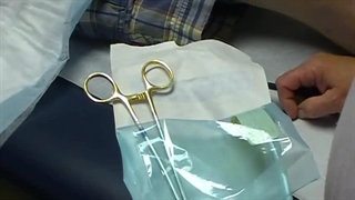 فیلم کشیدن پین از دست